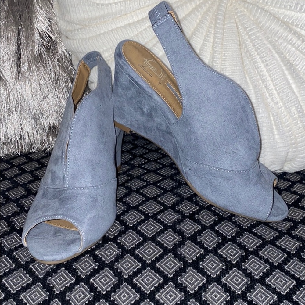 Cute light blue shoes!